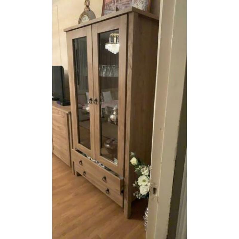 Hele mooi kast met dressior