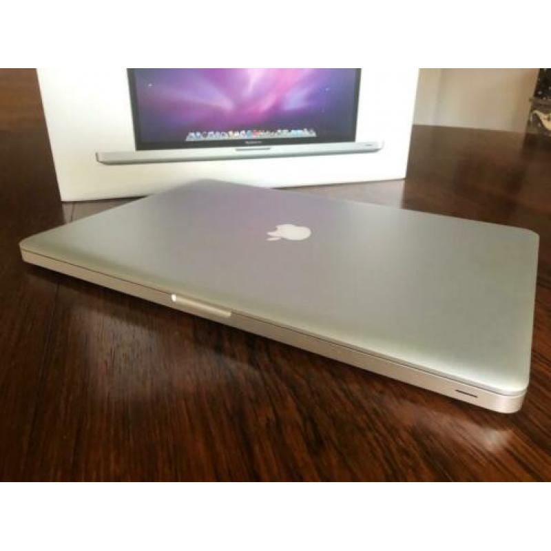 Apple laptop Macbook Pro 17 inch i7 2.2 mid2010 met storing