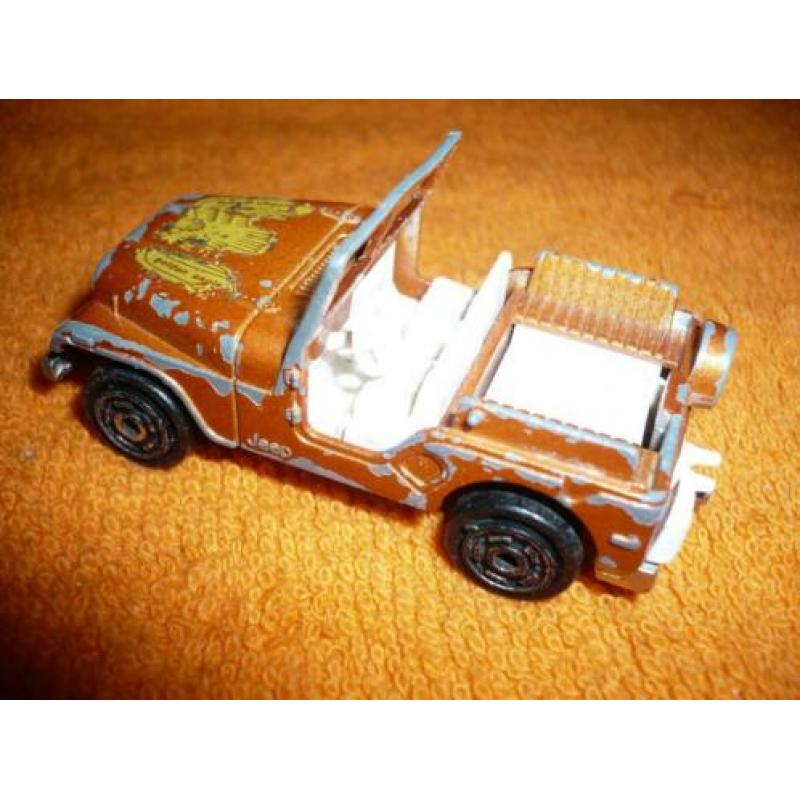 Mie18> oude majorette jeep france
