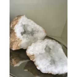 Grote bergkristal geode