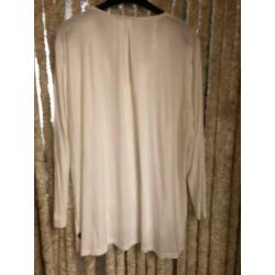 A16 DIDI witte bloeson tuniek maat XL/XXL achterpand en mou