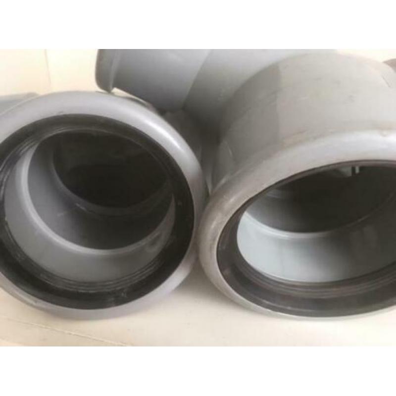 299. Partij PVC Buitenriolerings T-stukken 125mm SN8 met zet