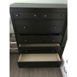 Hemnes ladekast Ikea 6 lades, zwart / bruin, 108 x 131 cm