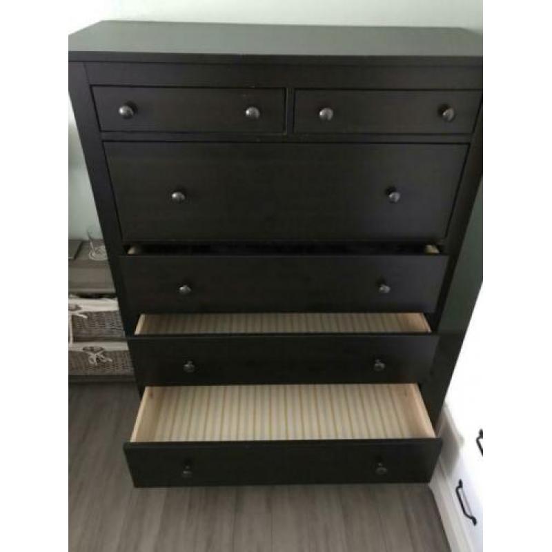 Hemnes ladekast Ikea 6 lades, zwart / bruin, 108 x 131 cm
