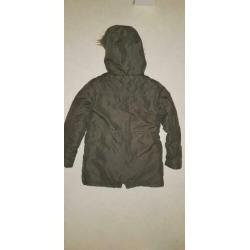 groene winterjas met capuchon maat 122