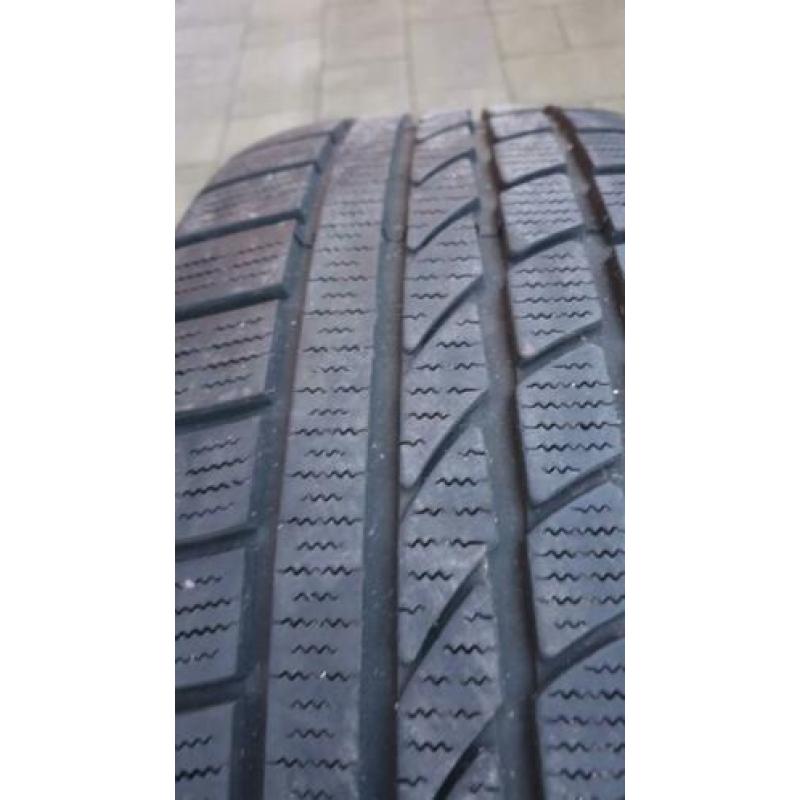 Hankook winterbanden op Mercedes velg
