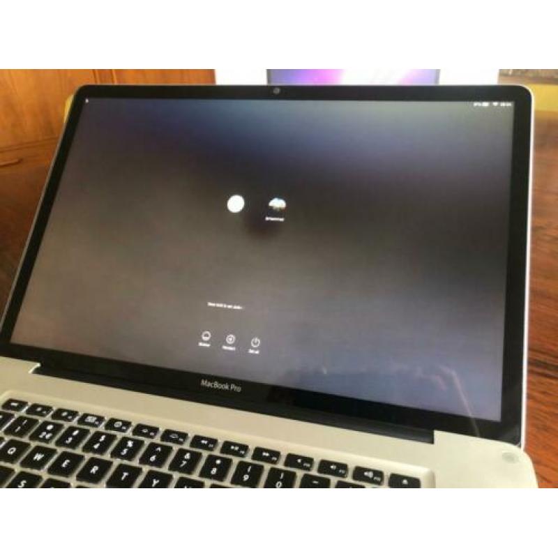 Apple laptop Macbook Pro 17 inch i7 2.2 mid2010 met storing