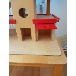 Mooie, stevige garage met evt houten tafeltje erbij!