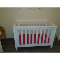 Complete baby kamer echte hout.