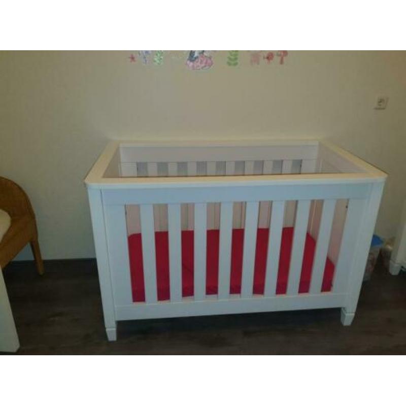 Complete baby kamer echte hout.