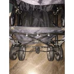 Mooie zwarte buggy