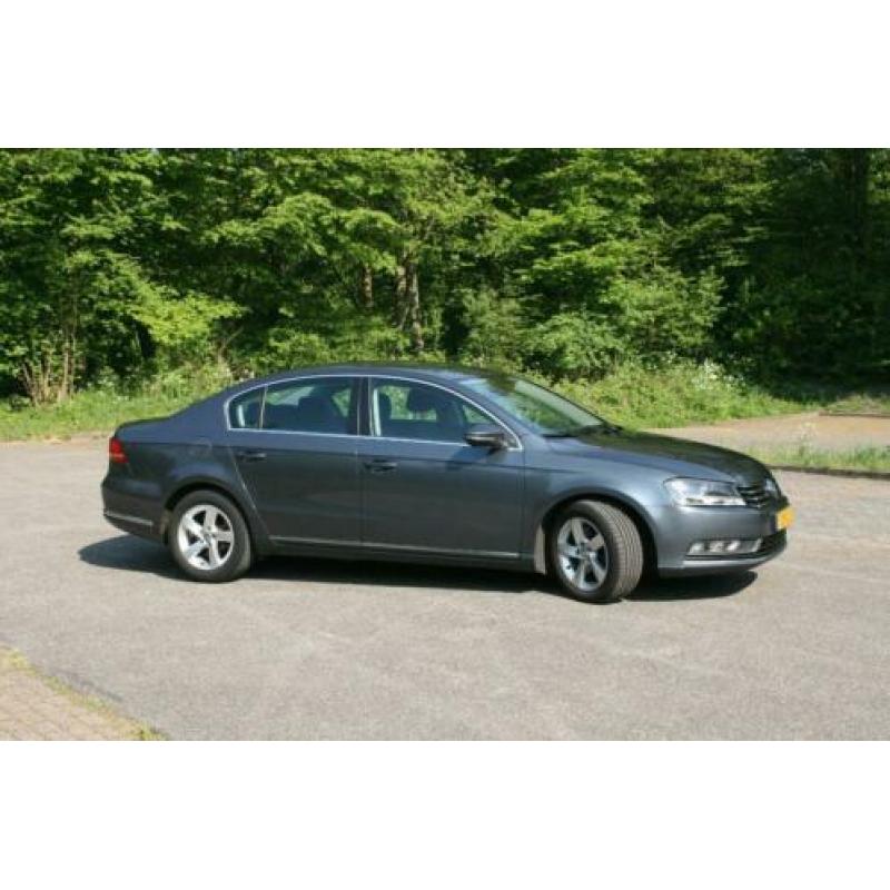 Volkswagen Passat 1.8 TSI Metallic Grijs met winterbanden