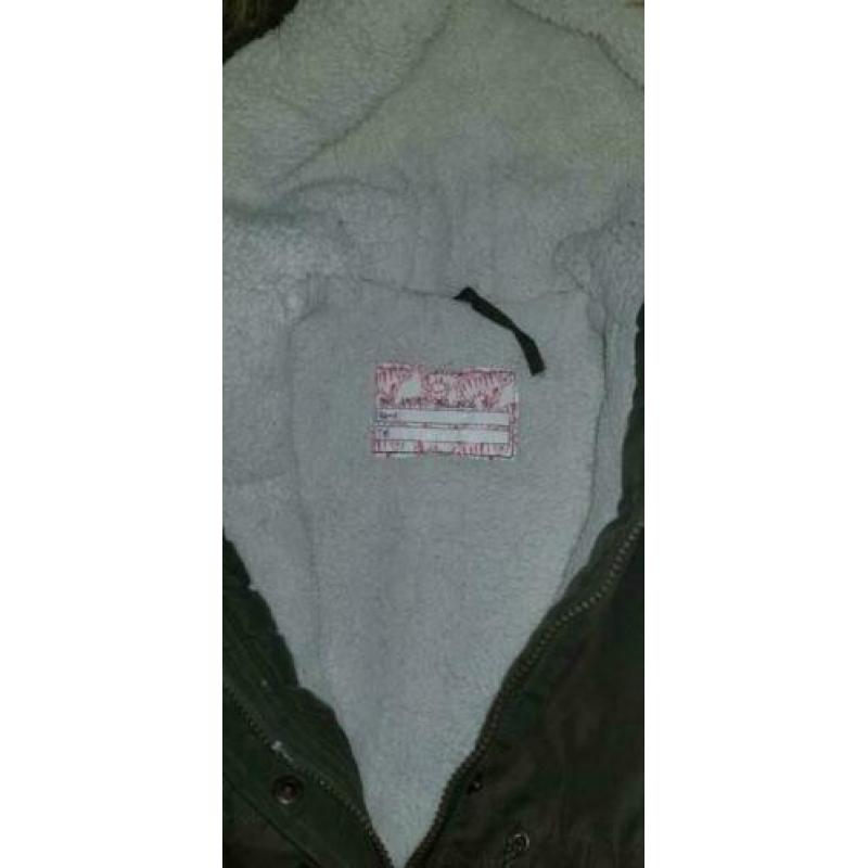 groene winterjas met capuchon maat 122