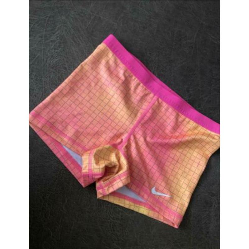 Nieuw Nike maat S korte broek