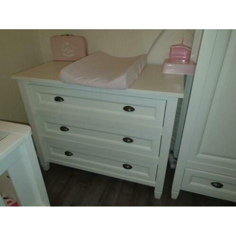 Complete baby kamer echte hout.