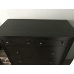 Hemnes ladekast Ikea 6 lades, zwart / bruin, 108 x 131 cm