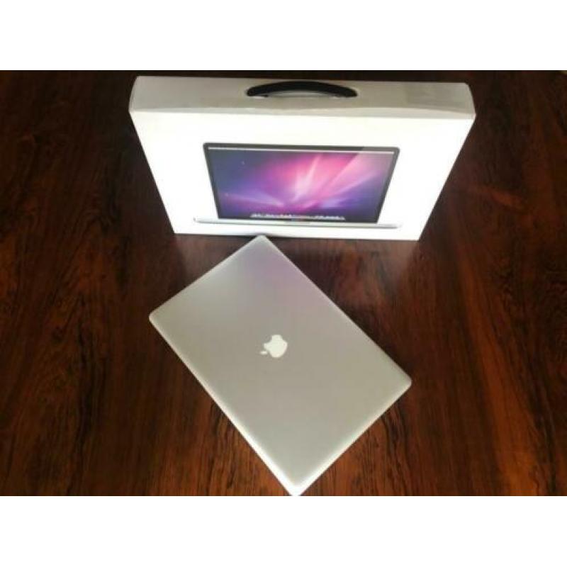 Apple laptop Macbook Pro 17 inch i7 2.2 mid2010 met storing