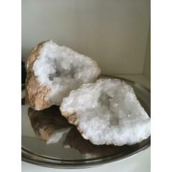 Grote bergkristal geode