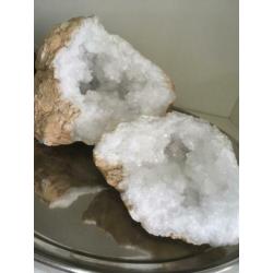 Grote bergkristal geode
