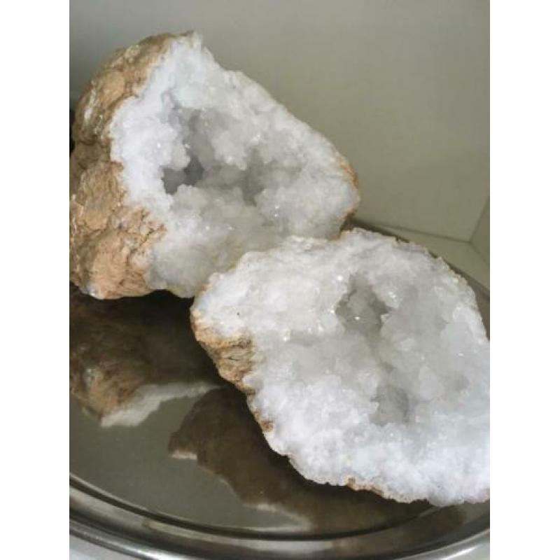 Grote bergkristal geode