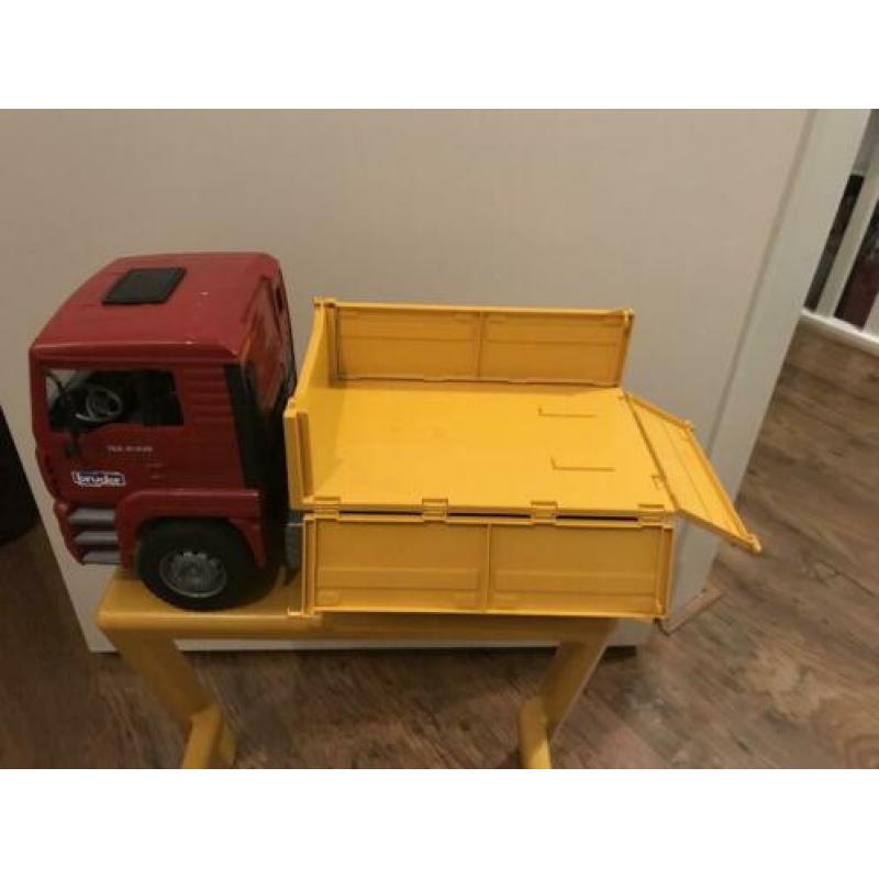 Bruder Man TGA Kiepwagen en Graafmachine