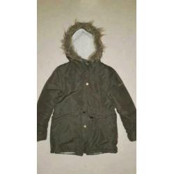 groene winterjas met capuchon maat 122