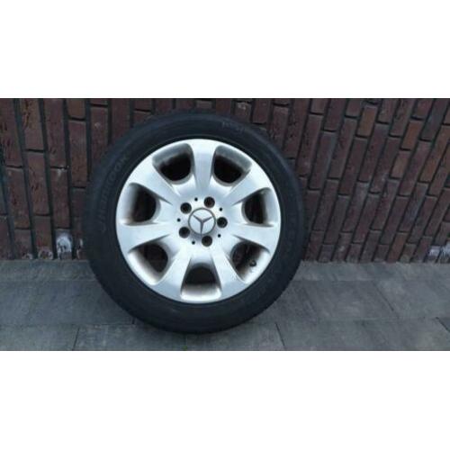 Hankook winterbanden op Mercedes velg