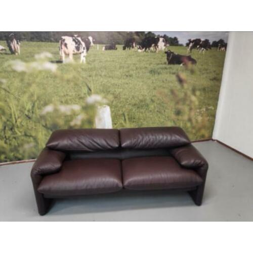 Cassina Maralunga 2-zits Bank design by Vico Magistretti