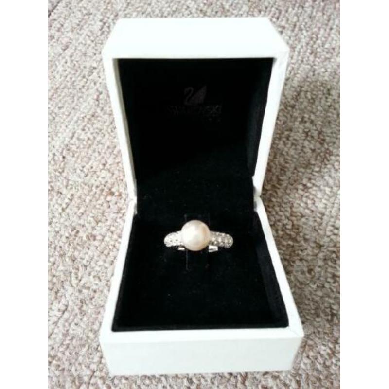 Originele Swarovski ring met parel (maat S =16,45)