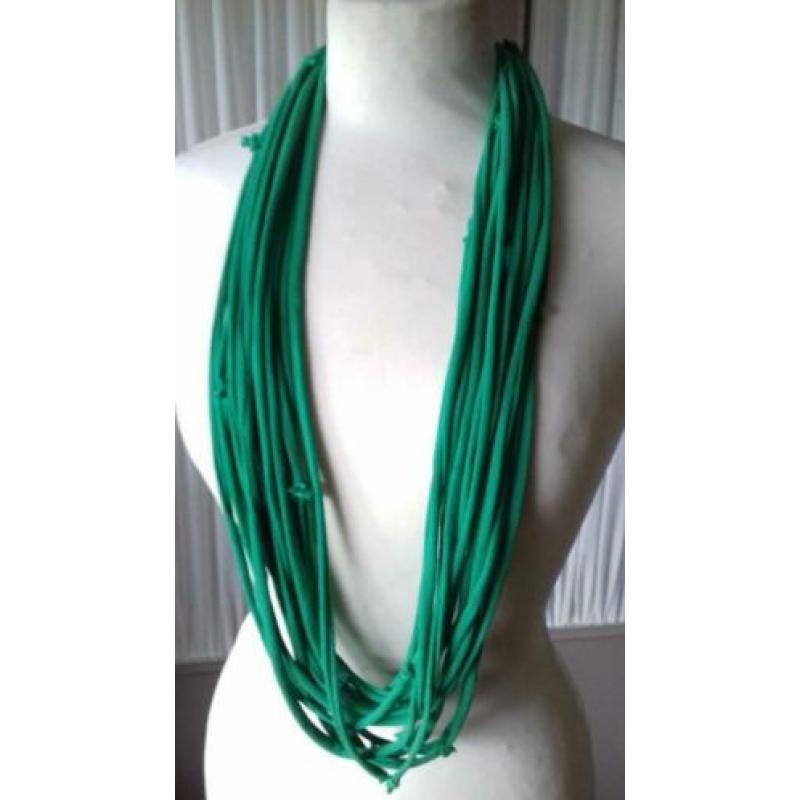 NIEUW!! mooie groene geknoopte sjaalketting