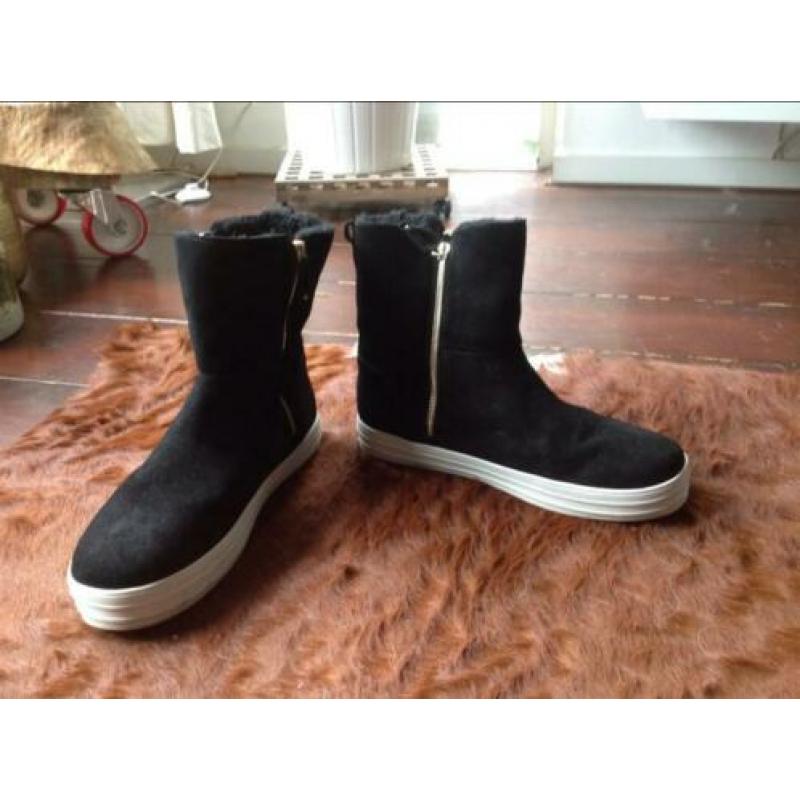 **Zgan enkellaarsjes van Skechers, gevoerd en zacht!!**