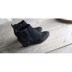 Marco Tozzi chelsea boots zwart