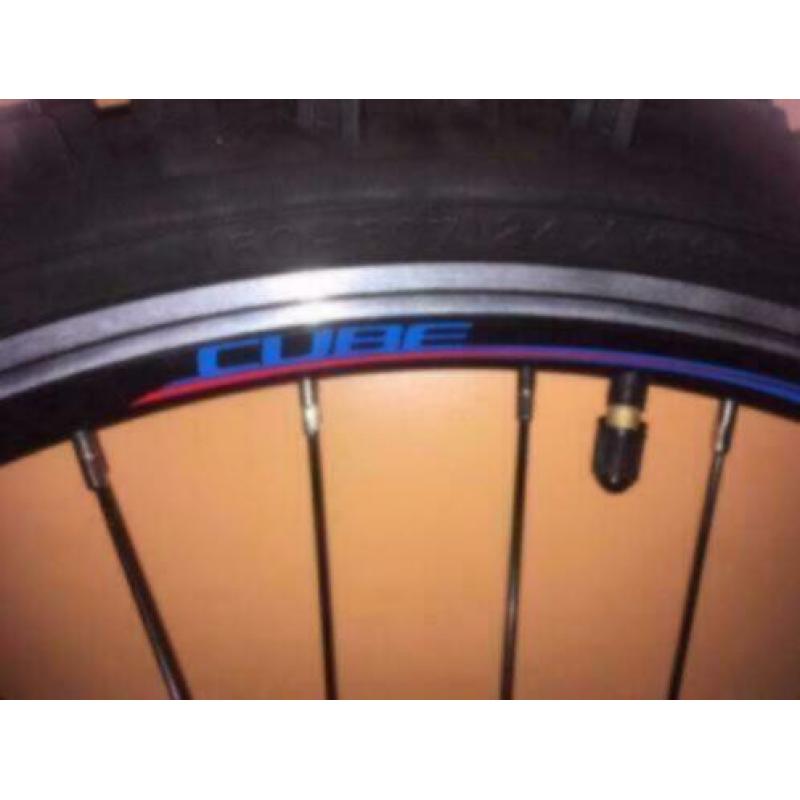 Cube 24 Inch Wielset met banden en 7 Speed shimano Cassette