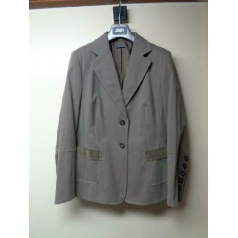 ST. EMILE taupe kleurige blazer met fluweel afgezet