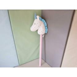 Hobbelpaard eenhoorn en stokpaard (unicorn)