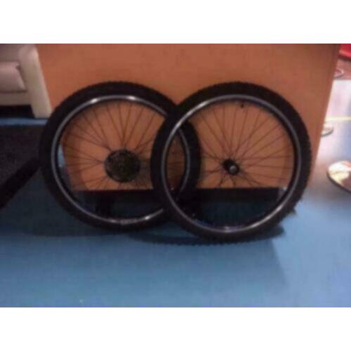 Cube 24 Inch Wielset met banden en 7 Speed shimano Cassette