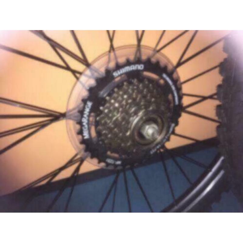 Cube 24 Inch Wielset met banden en 7 Speed shimano Cassette