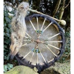 Sjamanendrum Waterbuffel 47 cm met wolfstaart VERKOCHT