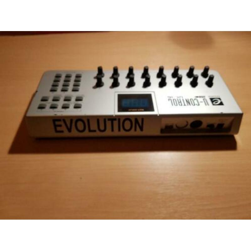 Evolution UC-16 MIDI controller