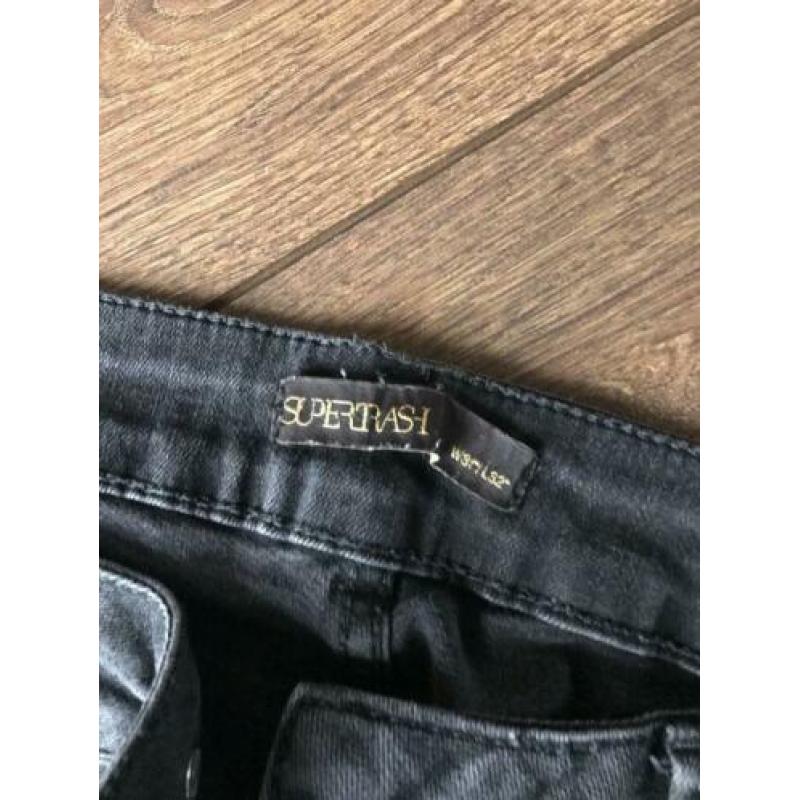 Supertrash broeken