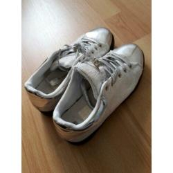 Nieuwe schoenen, sneakers. Gympen. Maat 38. Zilver kleur.