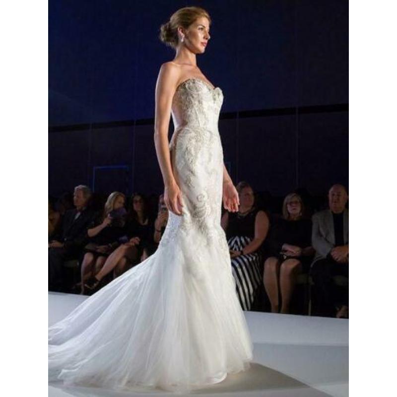 Mermaid fishtail strpless glitter enzoani weddingdress