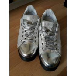 Nieuwe schoenen, sneakers. Gympen. Maat 38. Zilver kleur.