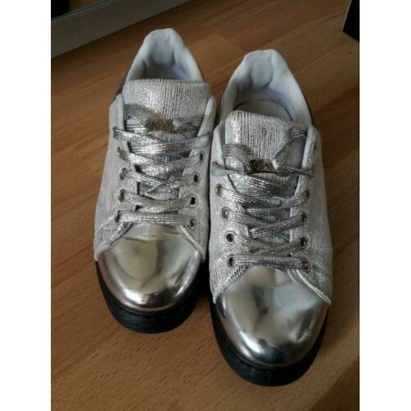 Nieuwe schoenen, sneakers. Gympen. Maat 38. Zilver kleur.