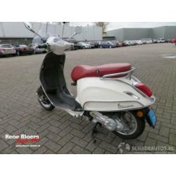 Vespa Primavera Snor (bj 2015)