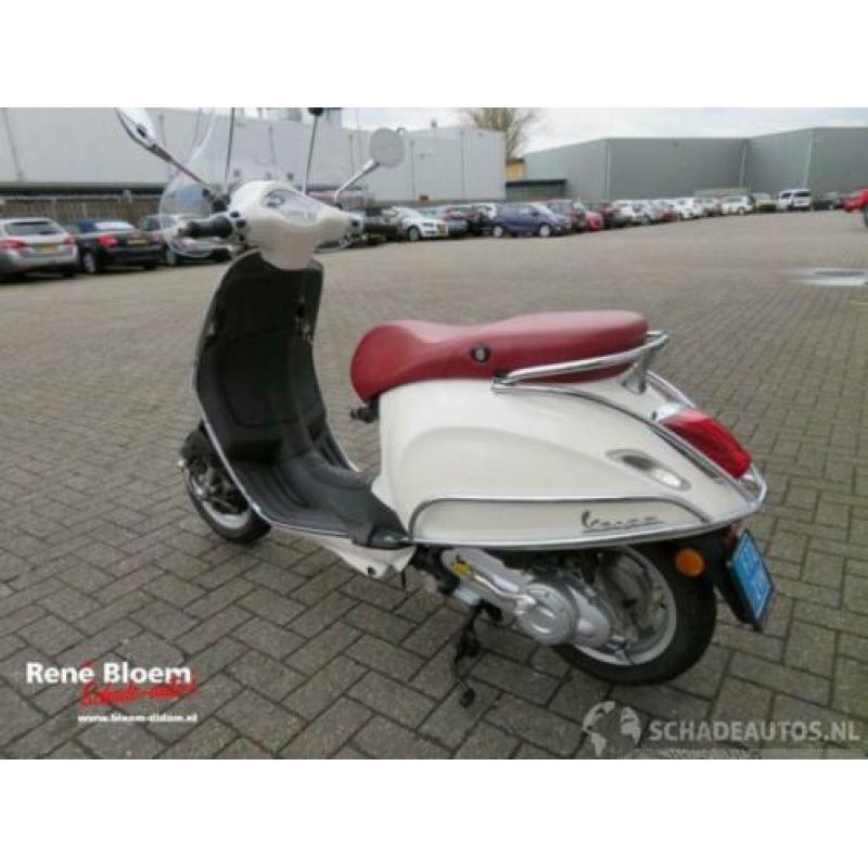Vespa Primavera Snor (bj 2015)