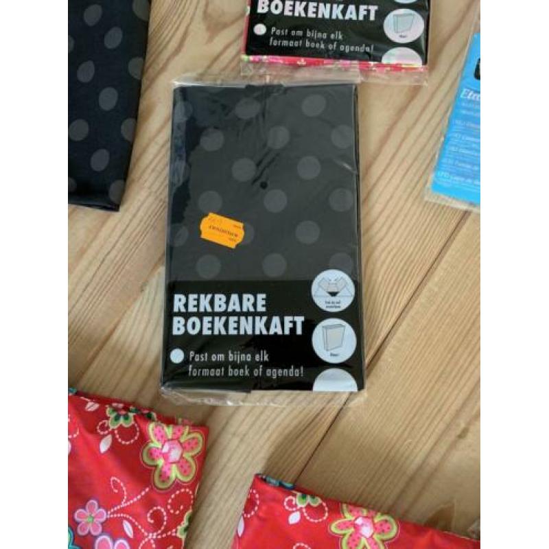 Rekbare boekenkaften 13 stuks