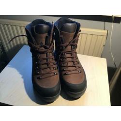Stevige wandel/bergschoenen