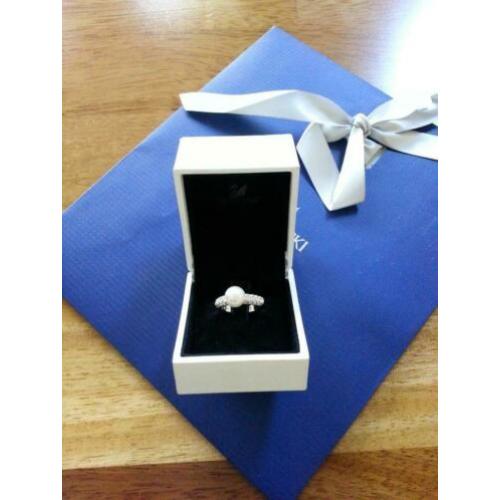 Originele Swarovski ring met parel (maat S =16,45)