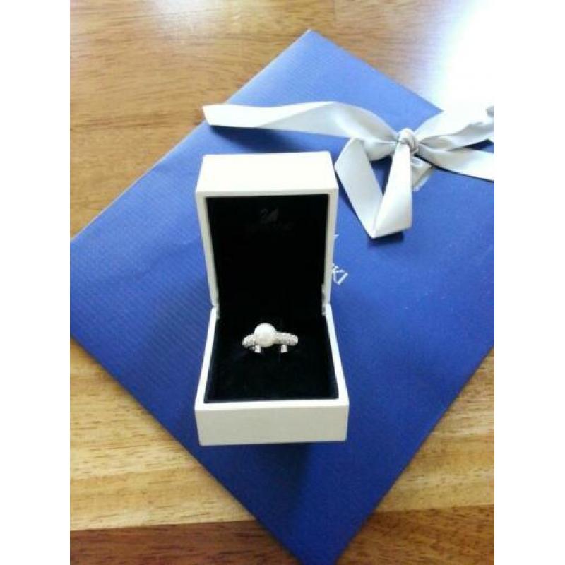 Originele Swarovski ring met parel (maat S =16,45)